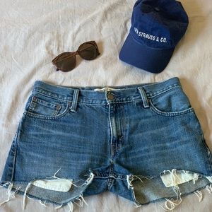 Vintage levi’s cut off denim shorts